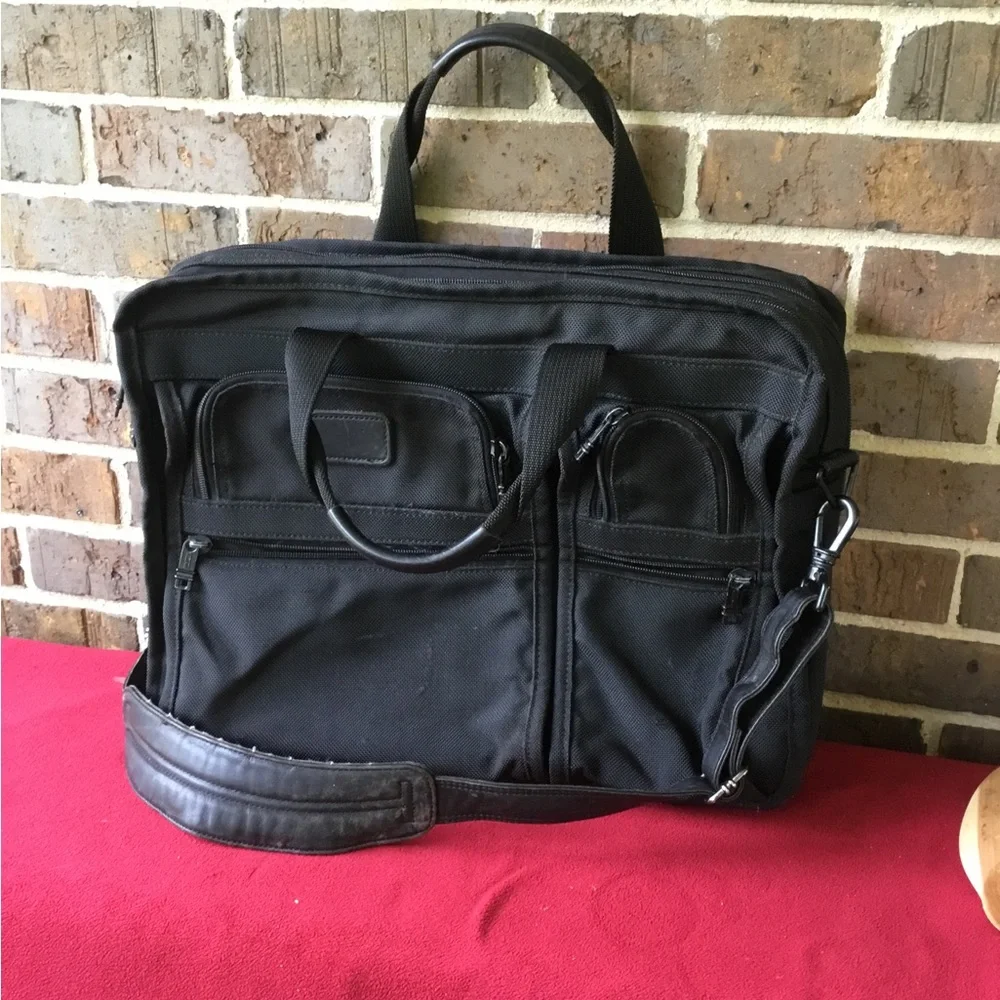 Classic Black Men's Laptop Briefcase with Multiple Front Pockets